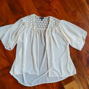 Monteau size Large cream kimono cape